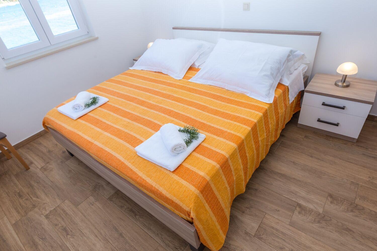 Apartment Zvone1 Veli Rat