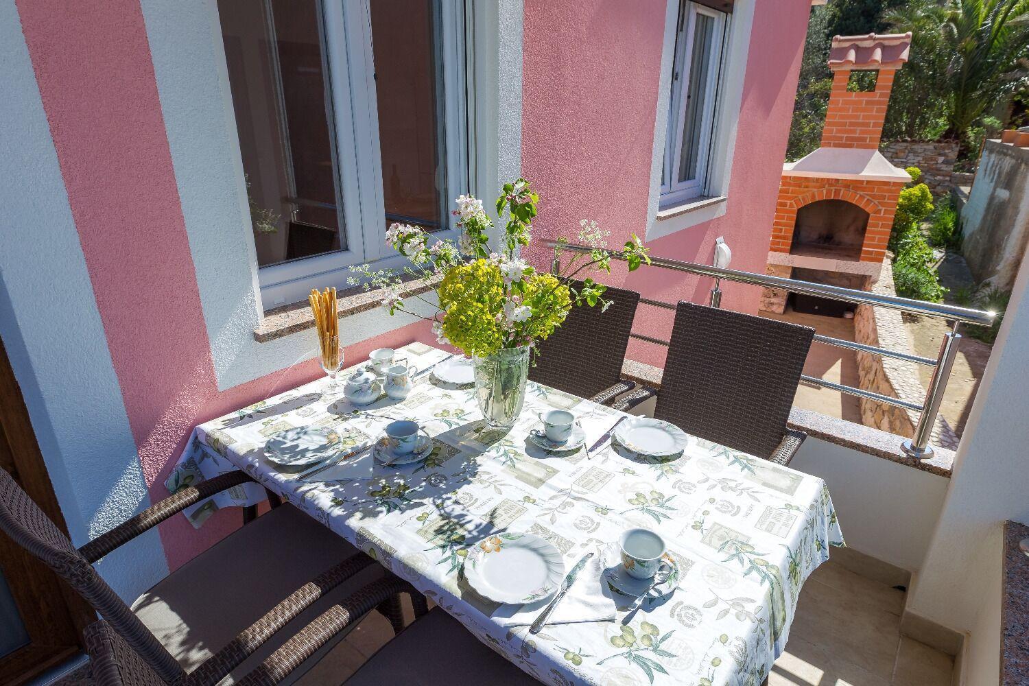 Apartment Zvone1 Veli Rat