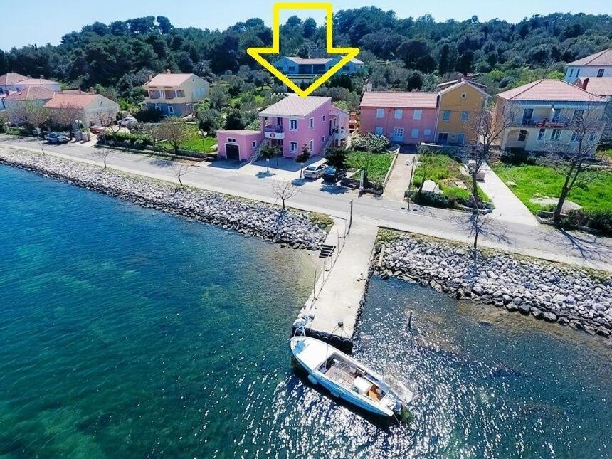 Apartment Zvone1 Veli Rat